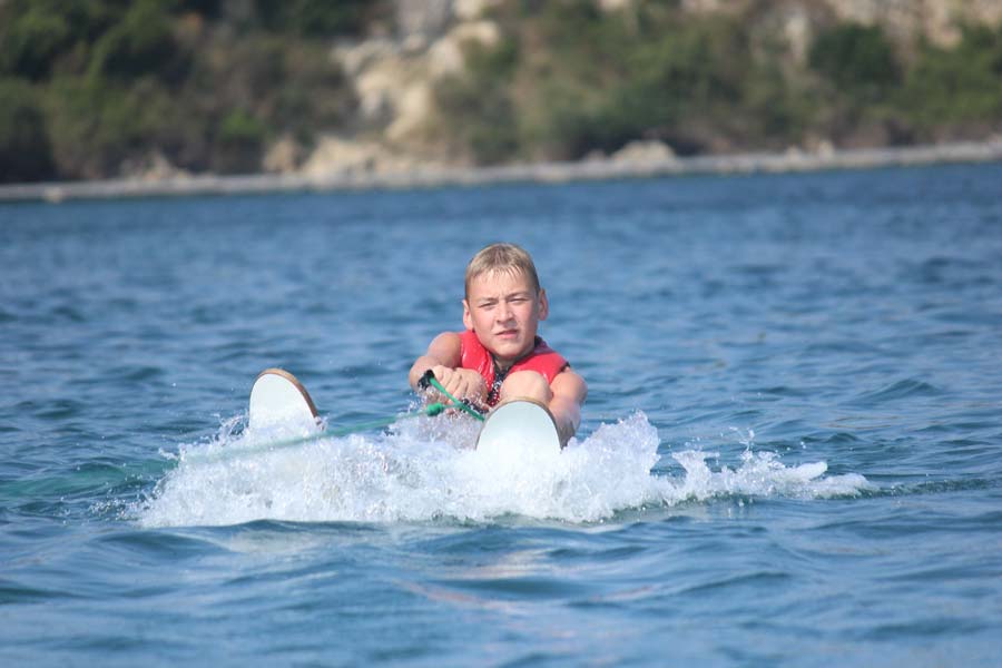 dassia-corfu-waterski-summer-activities-water-sports-adrenaline-sports-practice-fun-holidays-in-corfu